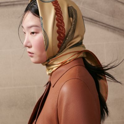 カレ 90 《トランペットを奏でる騎士》 - ベージュ | Hermès